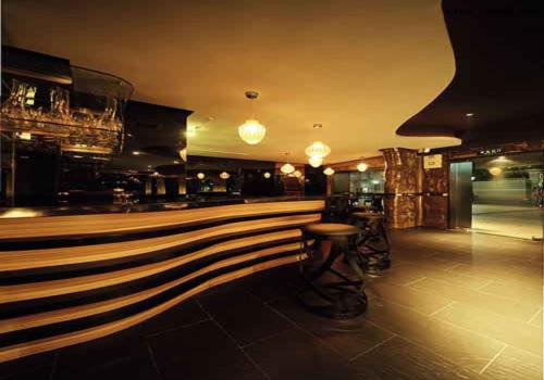 在清光閑影中沉醉?。蹋帷。?eacute;　紅酒吧設計效果圖