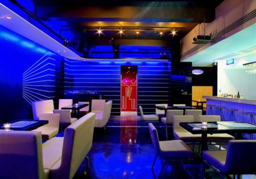 冷色包裹的激情?。粒颍澹峋瓢稍O計說明 酒吧設計效果圖欣賞