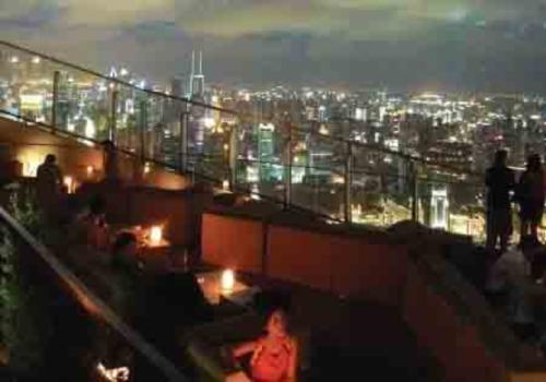 水舍精品酒店內的奢華     The  Roof雞尾酒吧設計欣賞