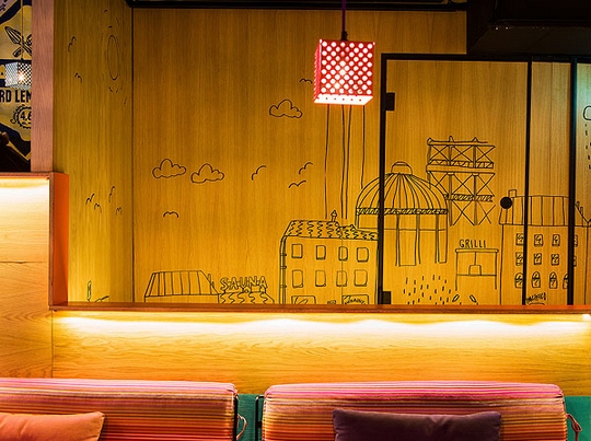 童話色彩 俏皮可愛的K* RVI個性酒吧設計欣賞