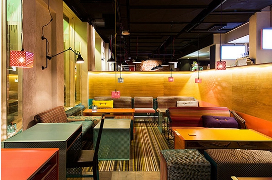 童話色彩 俏皮可愛的K* RVI個性酒吧設計欣賞