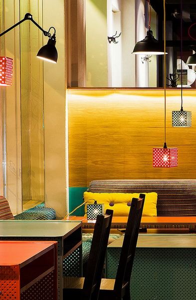 童話色彩 俏皮可愛的K* RVI個性酒吧設計欣賞