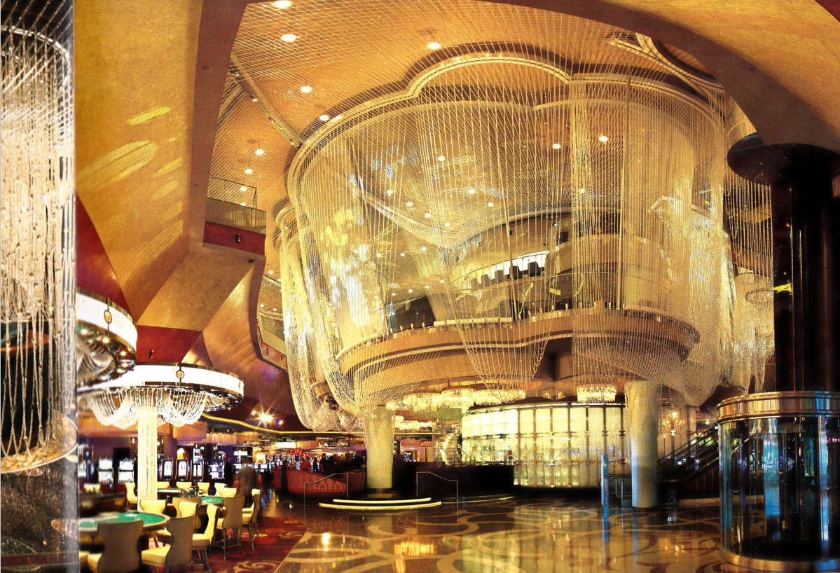 持續閃耀的魔幻空間 Chandelier酒吧設計